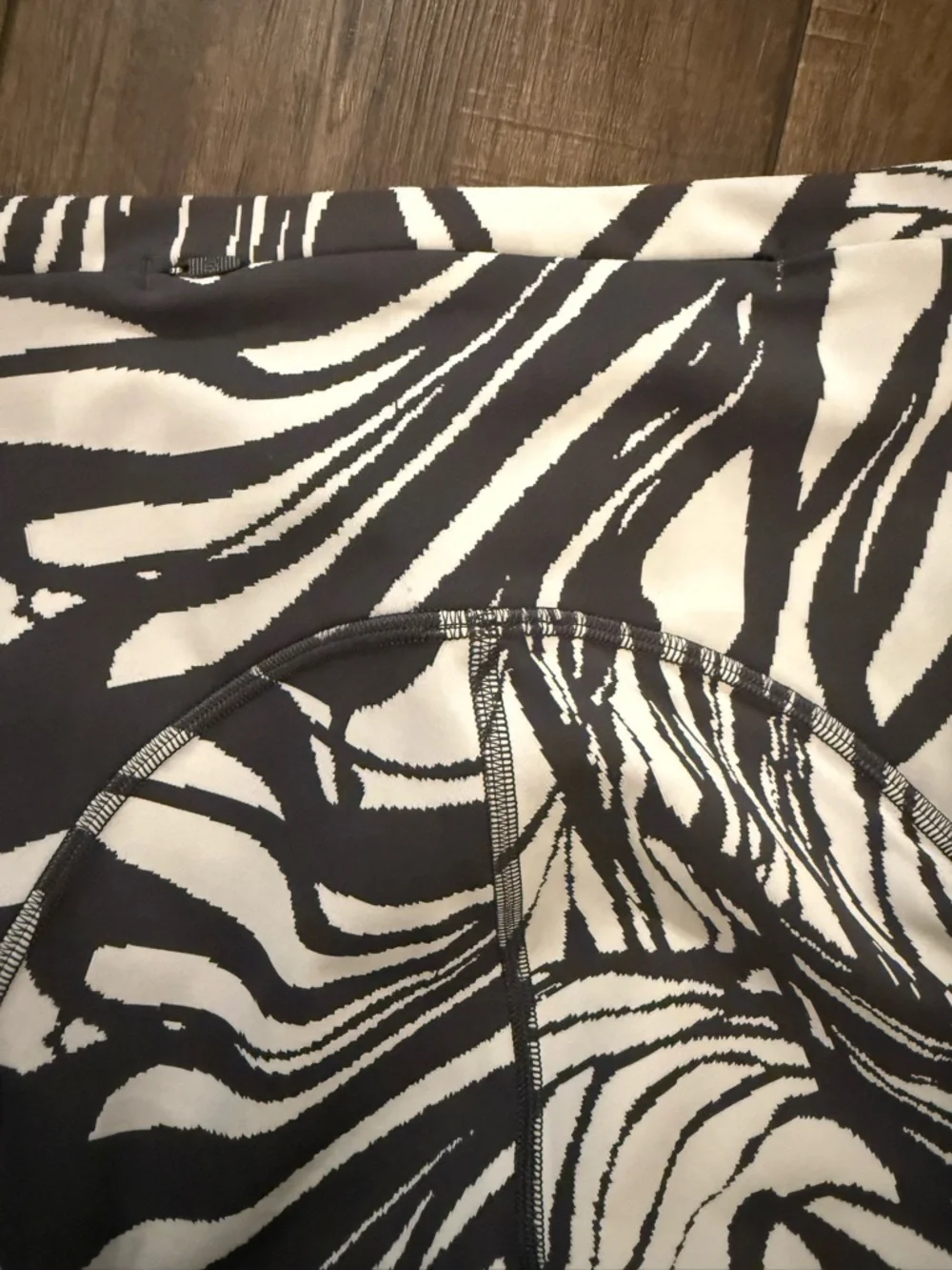Lululemon Ankle Leggings High Rise Black White Abstract Size 4 Women NWOT - Picture 6 of 10